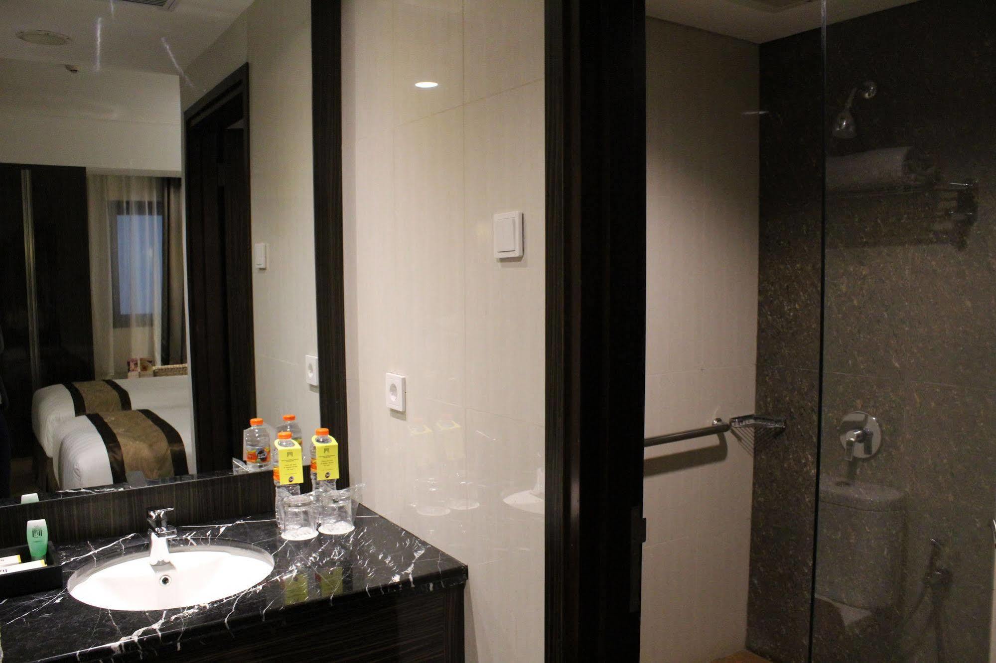 The Atrium Hotel & Resort Yogyakarta Melati Exteriör bild