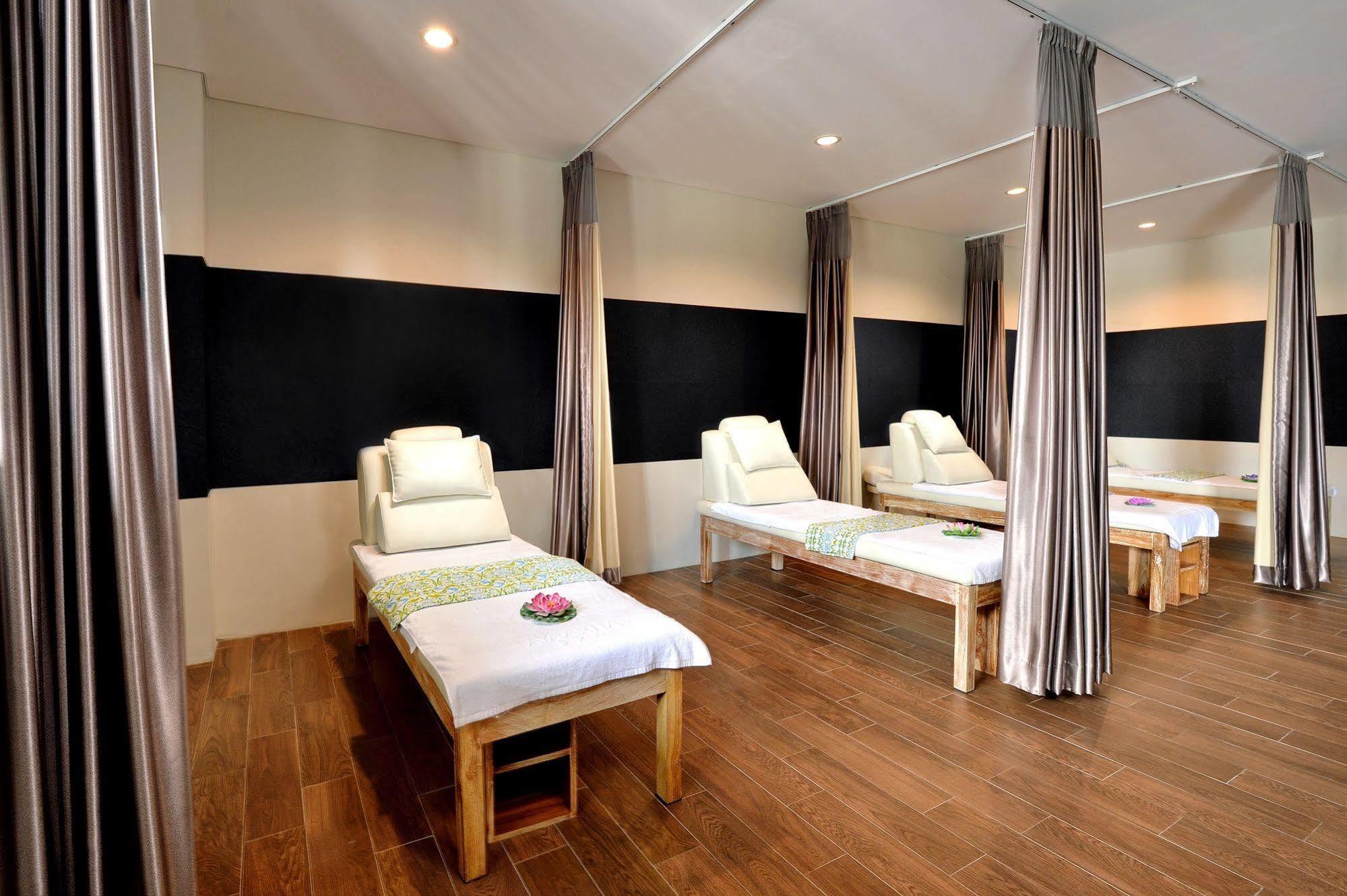 The Atrium Hotel & Resort Yogyakarta Melati Exteriör bild