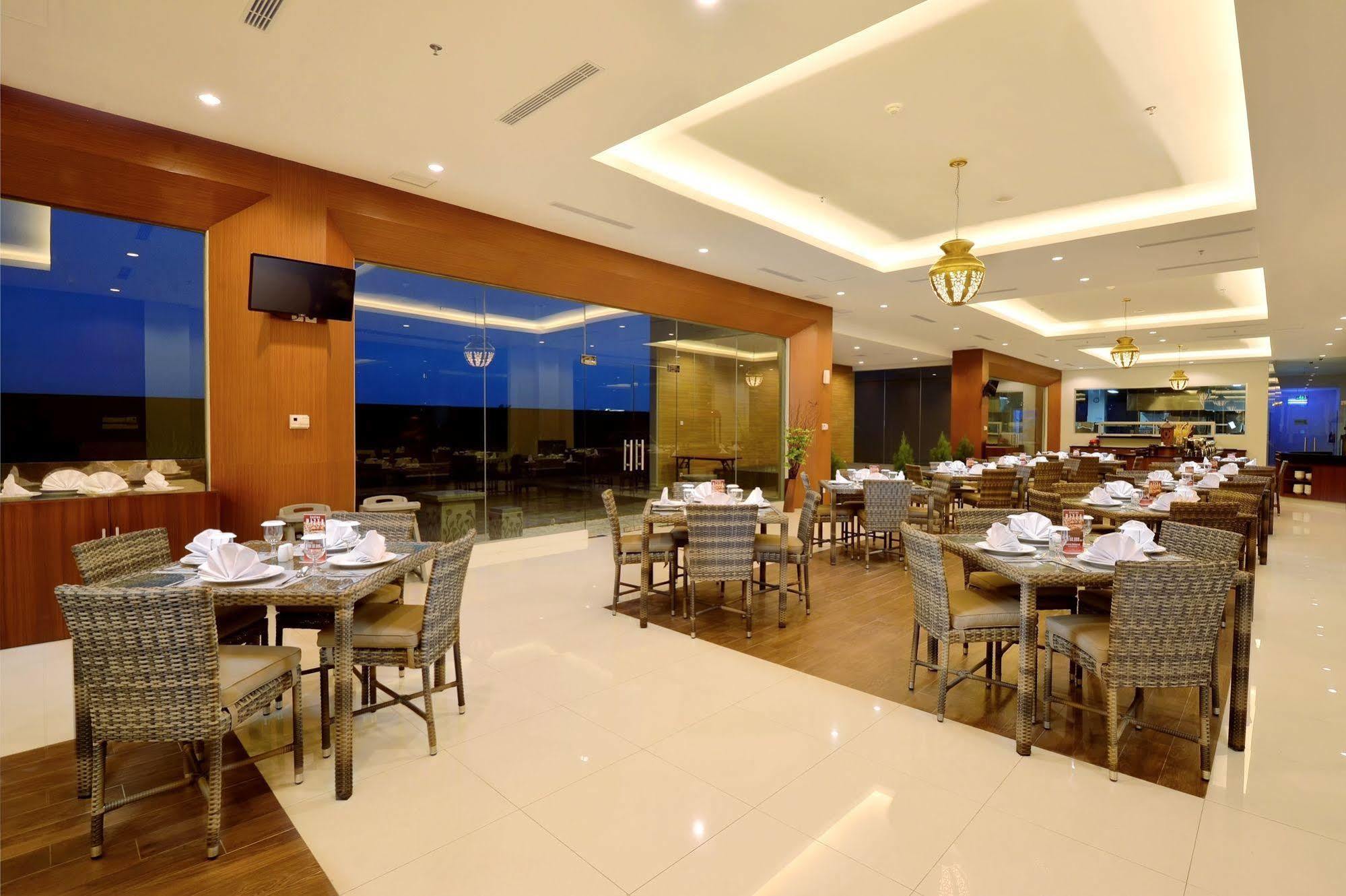 The Atrium Hotel & Resort Yogyakarta Melati Exteriör bild