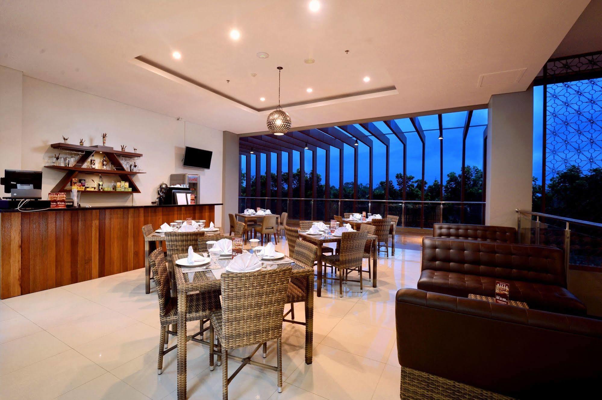 The Atrium Hotel & Resort Yogyakarta Melati Exteriör bild